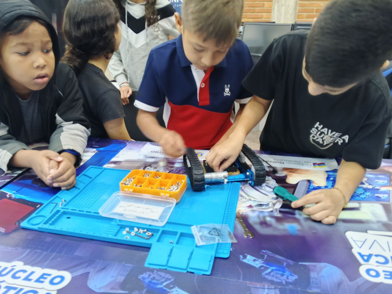 Niños de San Felipe vivieron una emocionante jornada de Robótica