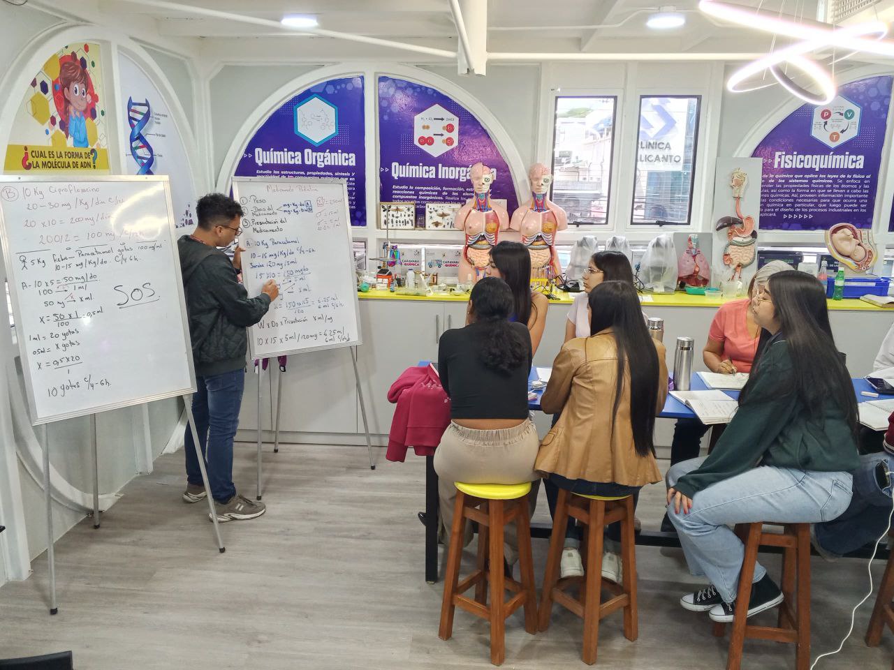 Píldoras de Saber: Estudiantes de Salud descifran el código de los medicamentos