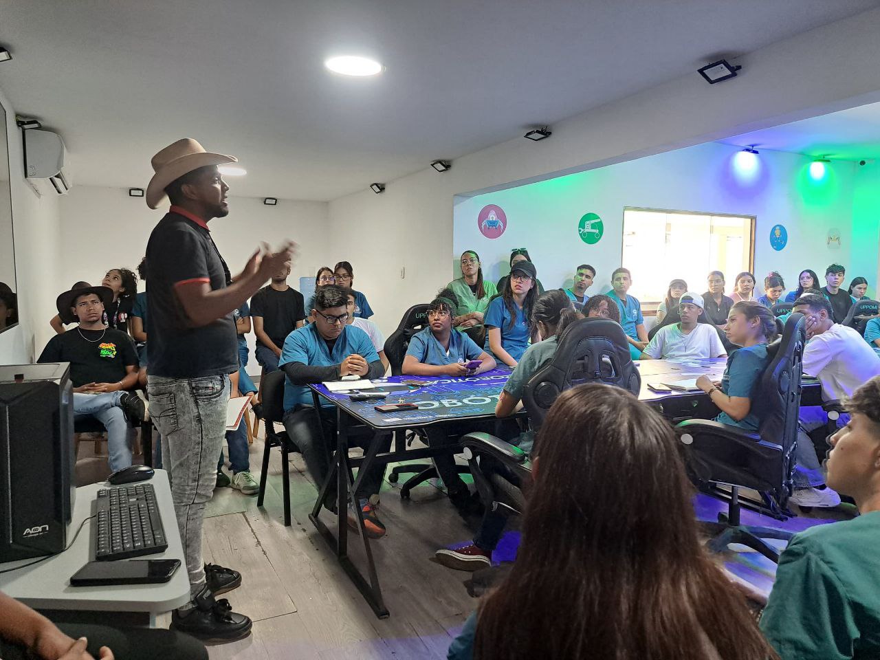 UNESR reciben asesorías