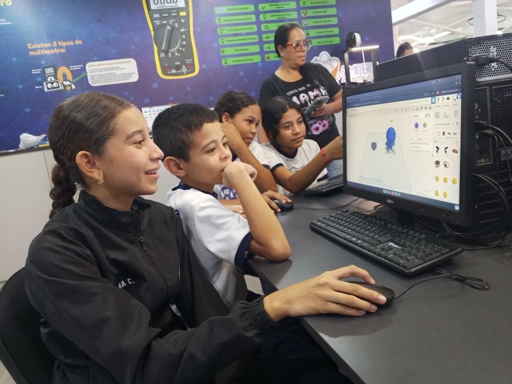 ¡Electrónica y Futuro: Estudiantes del «Aimé Bonpland» dominaron la Tecnología en la Ruta Científica!