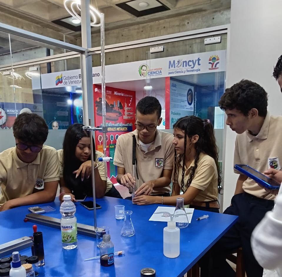 Gota a Gota: El Secreto de la Acidez — ¡La Técnica Rómulo Gallegos domina la química analítica! 